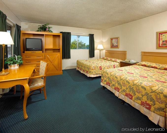 Eden Roc Inn & Suites Near The Maingate Anaheim Room photo